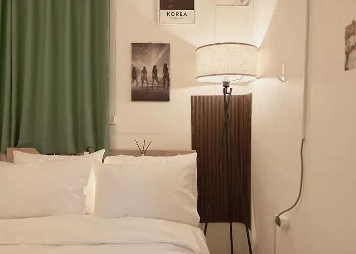 Itaewon Namsan View Stay, Midnight In Itaewon New